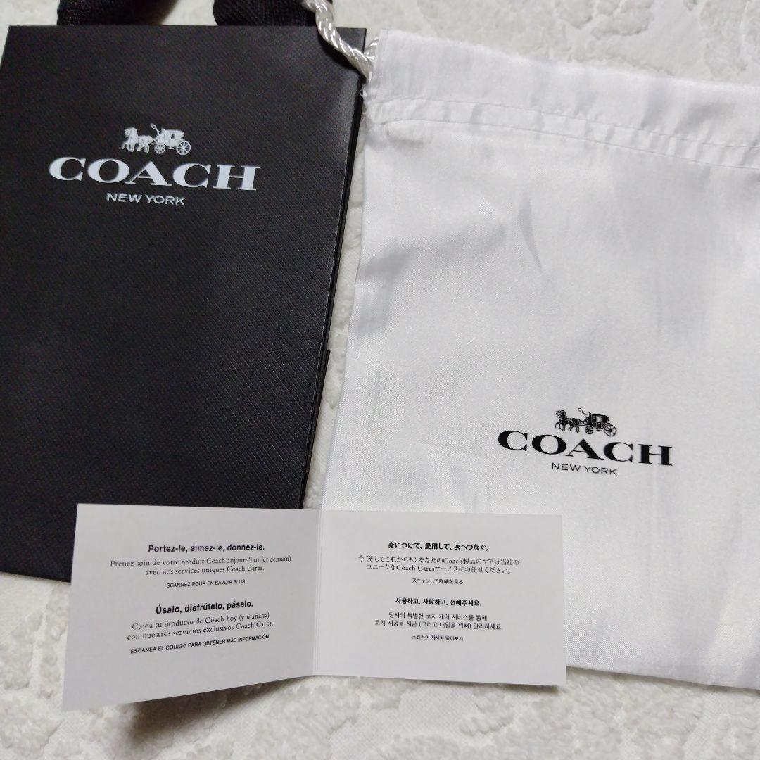 新品　コーチ　スモールジップアラウンドカードケース　ストロベリー