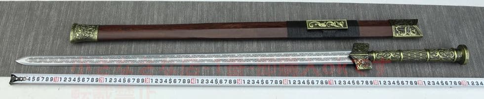 28寸青銅龍魂漢剣（金鋼白刻紋―金）古兵器   武具　刀装具　日本刀　模造刀