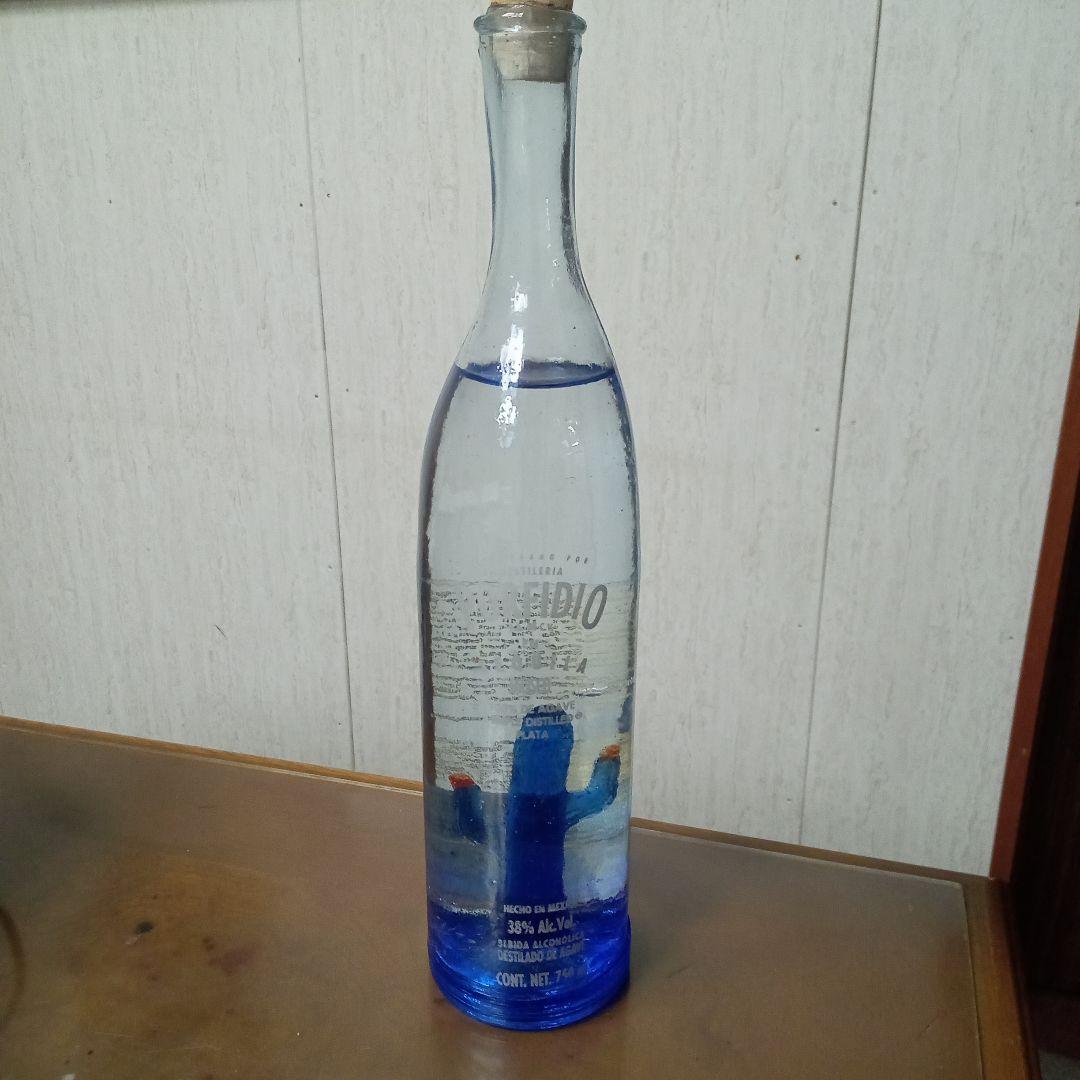 ポルフィディオ ブルーアガベ TEQUILA表記 旧ボトル このPorfidioのボトルについて、何か情報がないか調べているんだ。 : r