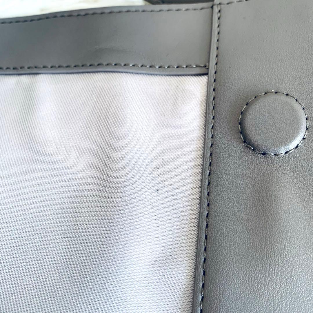 ビアズリー BEARDSLEY レザーボディバッグ　グレージュ