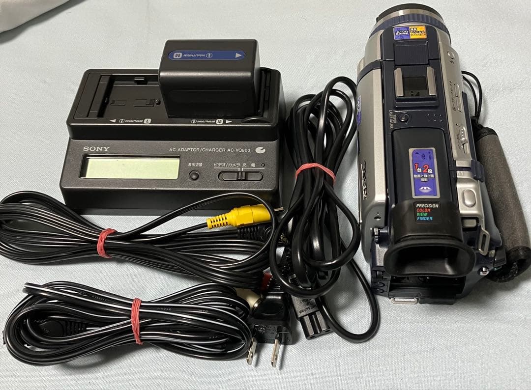 ソニー ビデオカメラDCR-TRV30ミニDV仕様機 作動機 画面劣化無し美品！