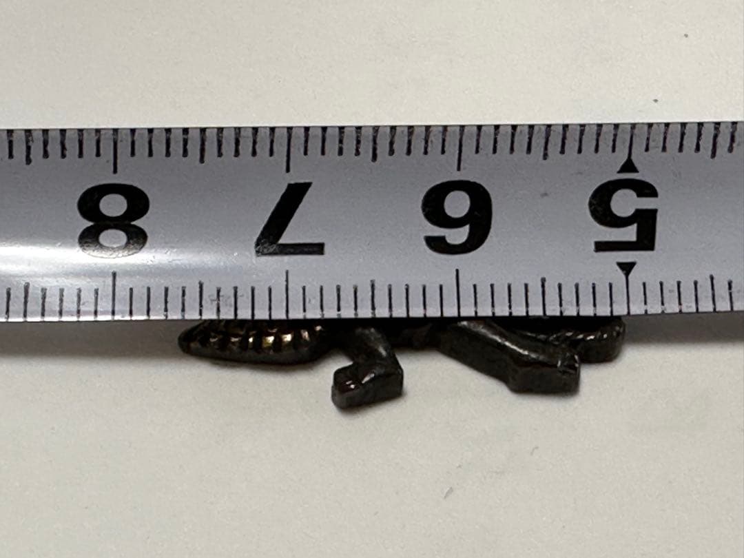 漁人図目貫 銅地彫り金銀色絵　時代金工 拵 鐔 鍔 木箱付き　2573