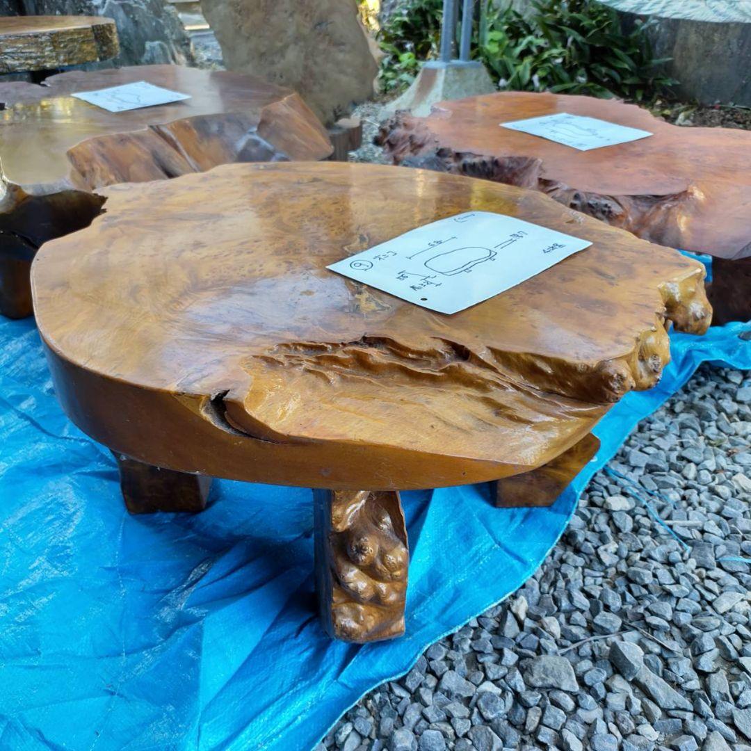 イチイ（一位）の切り株のちゃぶ台です。