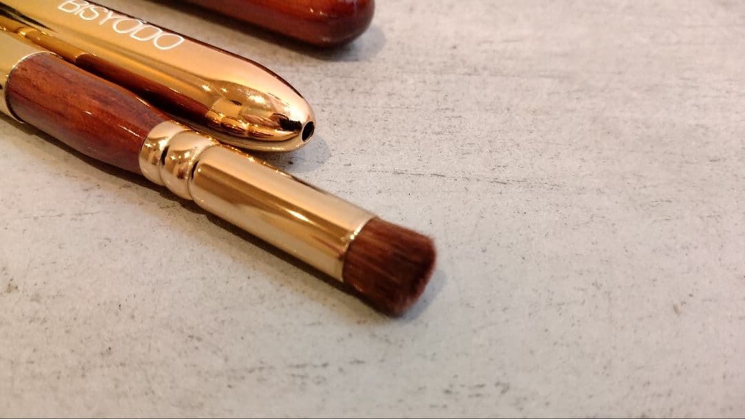 まご　ウエダ美粧堂　BISYODO メイクブラシ 2本セット