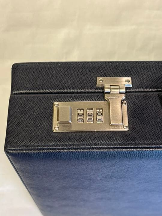 アタッシュケース　レザー