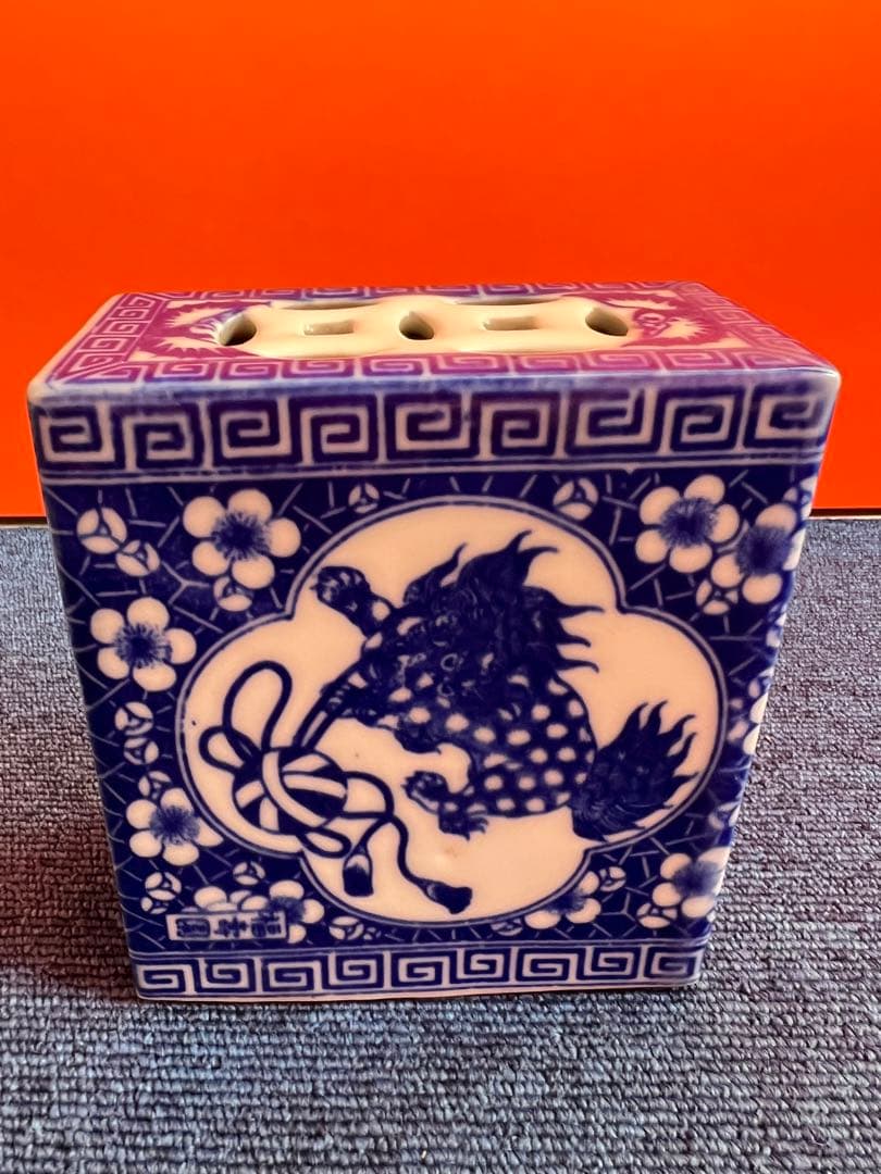 1041 中国古陶磁器 清代 民国期 玉取獅子図 透かし造り 伏香炉 陶枕