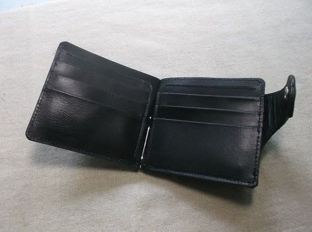レザーマネークリップ　ケース、カードポケット付き