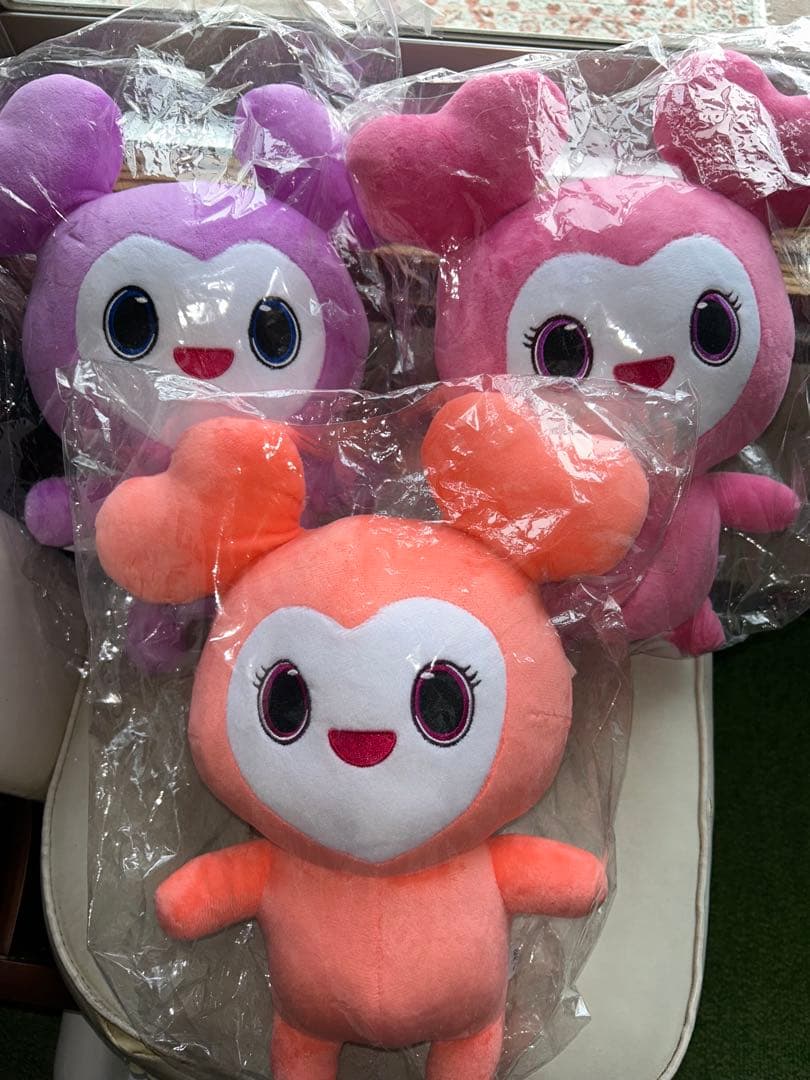 新品未開封、初期の袋あり】TWICE 初代ラブリーぬいぐるみ3体セット