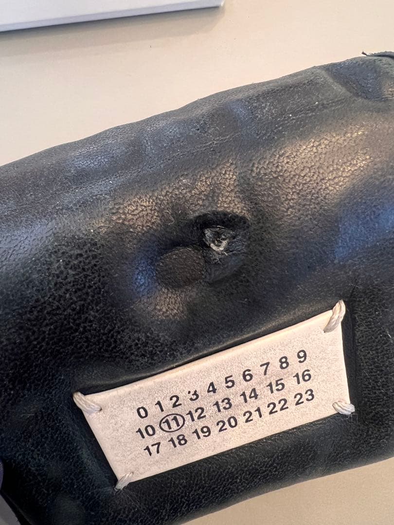 難有　マルジェラ グラムスラム 三つ折り財布 エンベロープ 4ステッチ ブラック