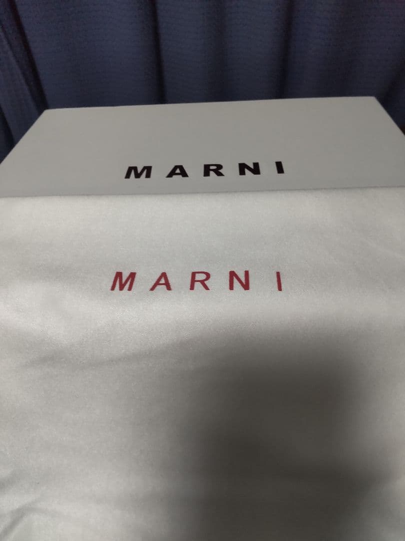 MARNI ブラックレザー ショルダーバッグ