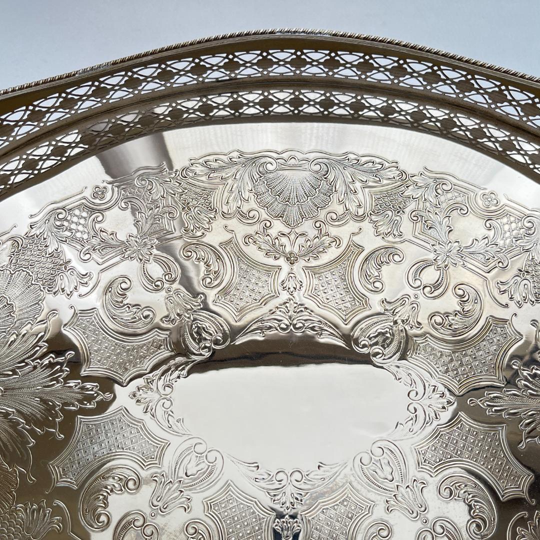 【英国】 ビクトリアンのギャラリートレー オーバル型 40cm 装飾フット