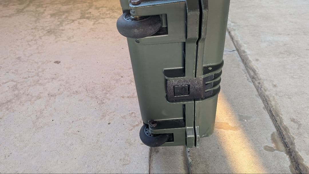 ペリカンケース　im3300 オリーブグリーン