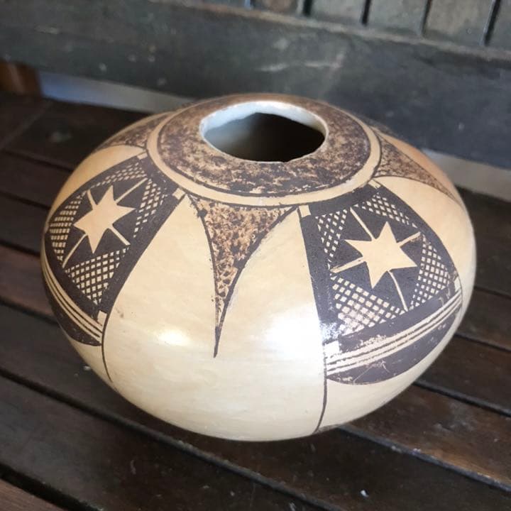 尾形乾山の片口大皿 の古陶！濃栗色のうねり片口に白の椿図 直しあり