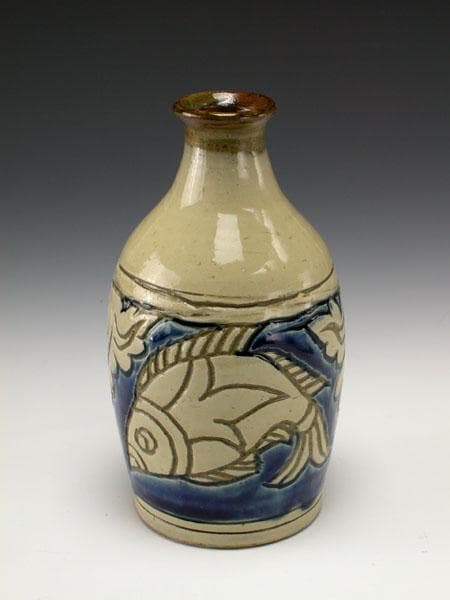 琉球壷屋焼 登り窯　金城敏男 作 呉須魚文徳利 人間国宝金城次郎長男 琉球壷屋焼 登り窯 金城敏男 作 線彫魚