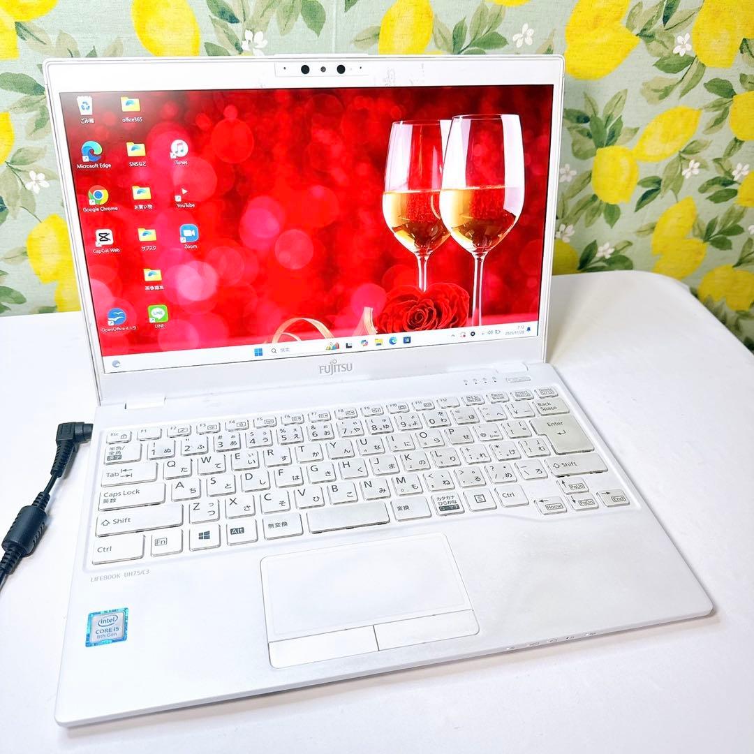 第八世代❤️ネットや事務に❤️薄型❤️軽い❤️ホワイトが可愛い❤️主婦さんやご家族兼用に！