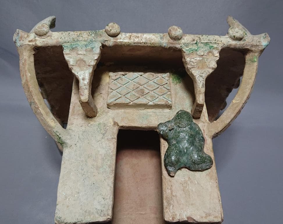 東漢時代　出土品　緑釉銀化楼閣 彩文土器 高さ27.4㎝　（A）