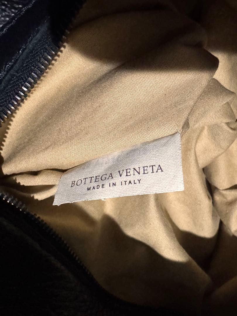 ボッテガ　黒のレザートートバッグ