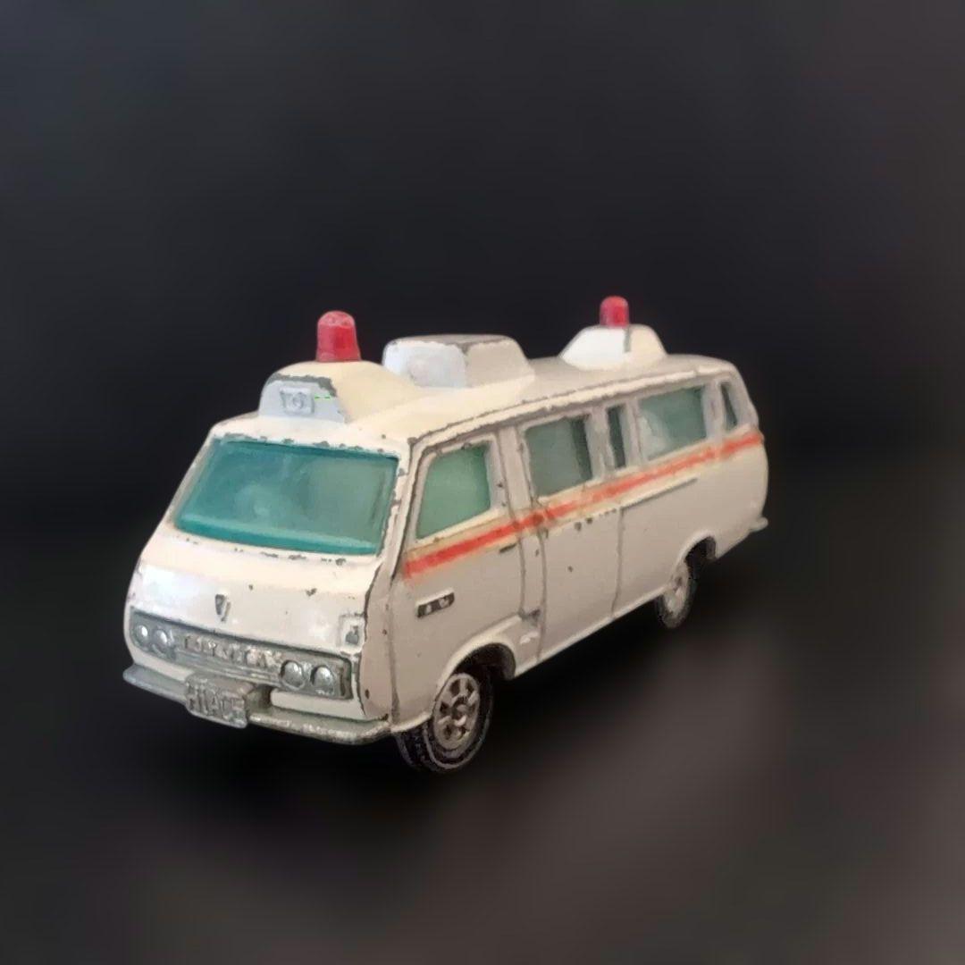 黒箱トミカ No.56.57 トヨタハイエース救急車 旧ホイール 日本製