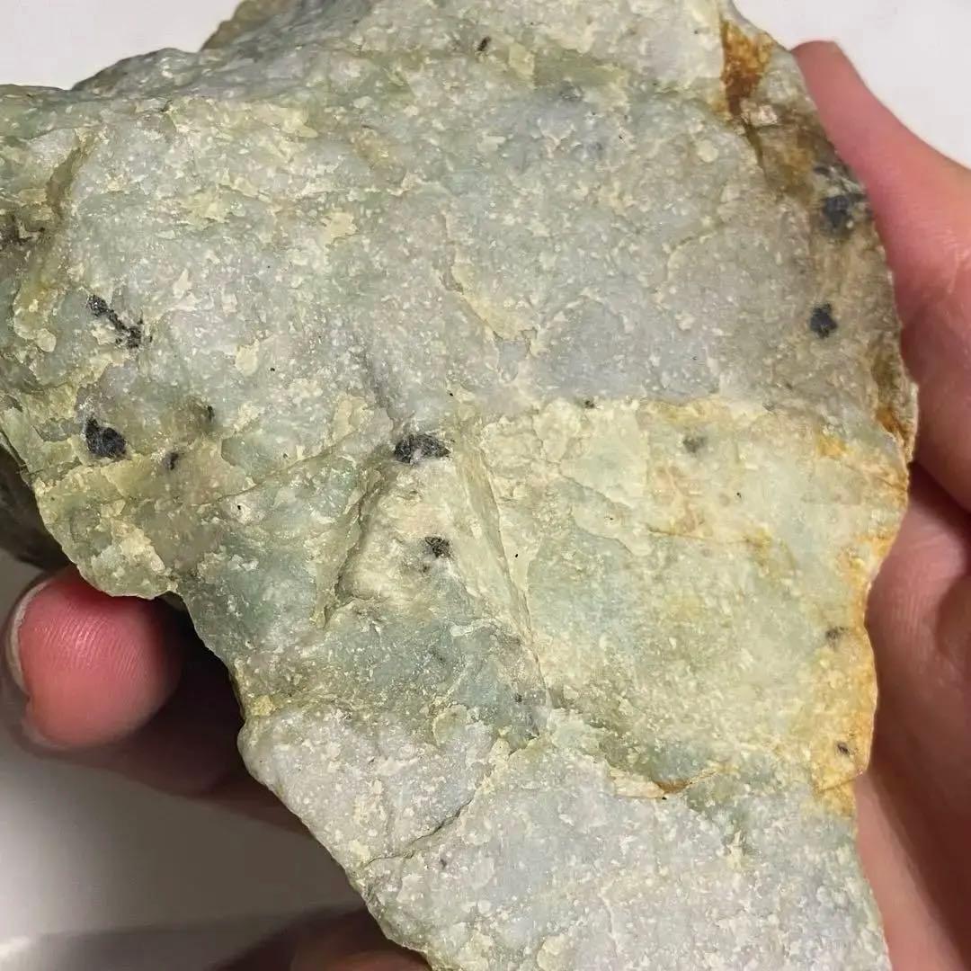 希少品 鳥取県 若桜翡翠原石 灰青×オレンジ×緑 割石皮付き 765g - メルカリ