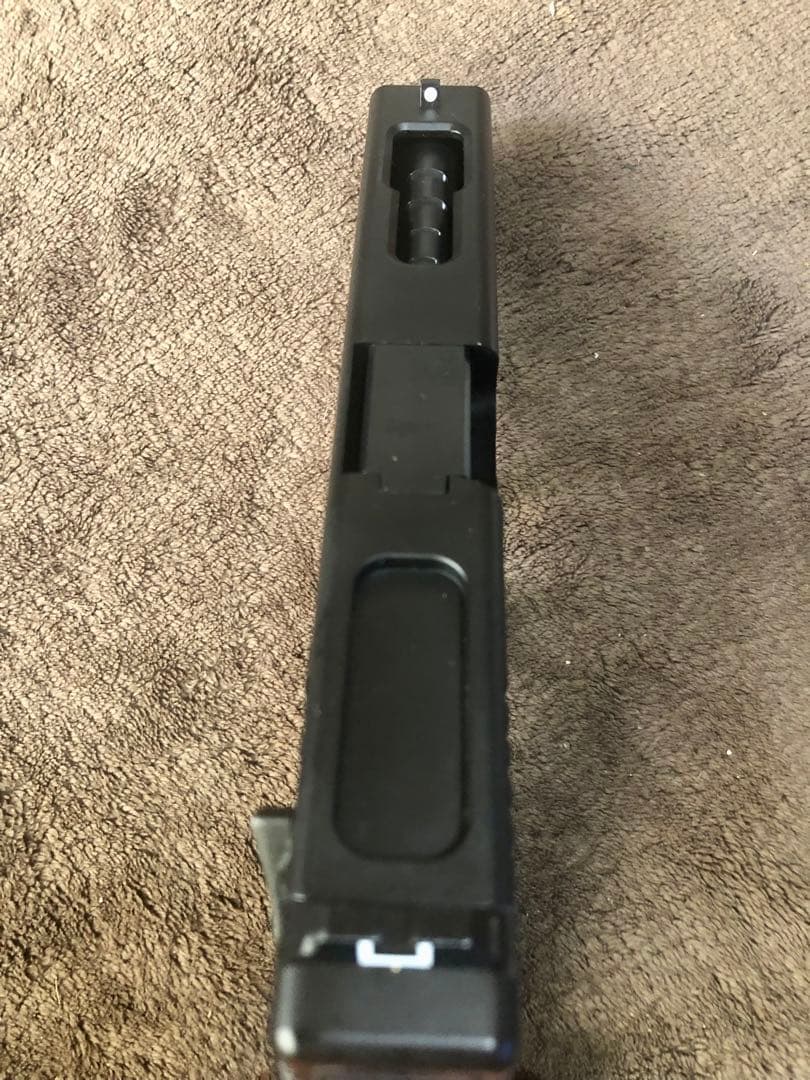 東京マルイ　ガスブローバックハンドガン　グロック18C マガジン4本付き　中古