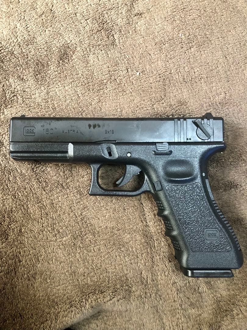 東京マルイ　ガスブローバックハンドガン　グロック18C マガジン4本付き　中古