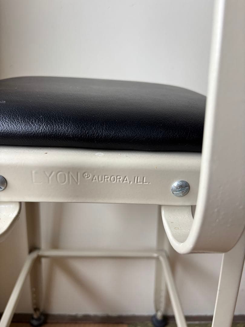 【廃番】リオン LYON　ファクトリースツール ＋クッション ＋バックレスト付き