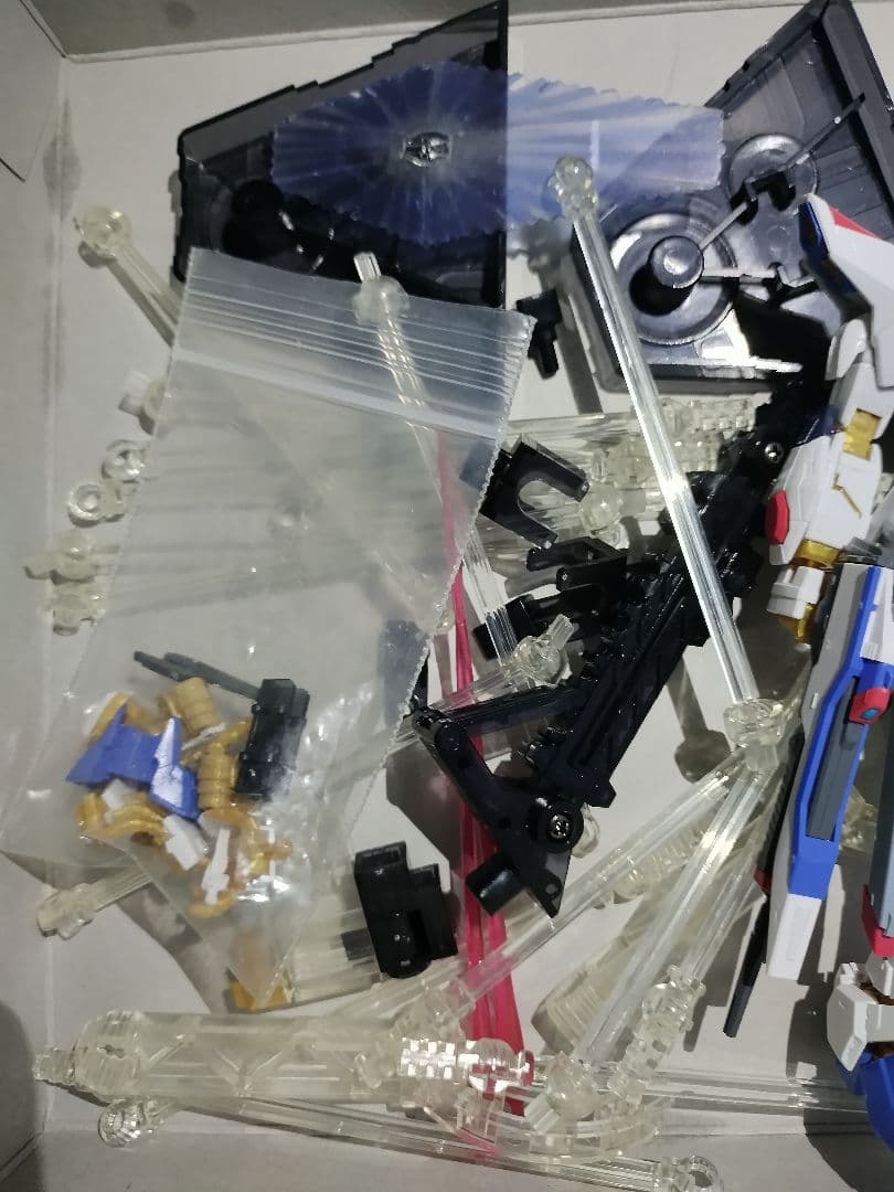 RGストライクフリーダム＆デスティニーのチタニウムフィニッシュ、光の