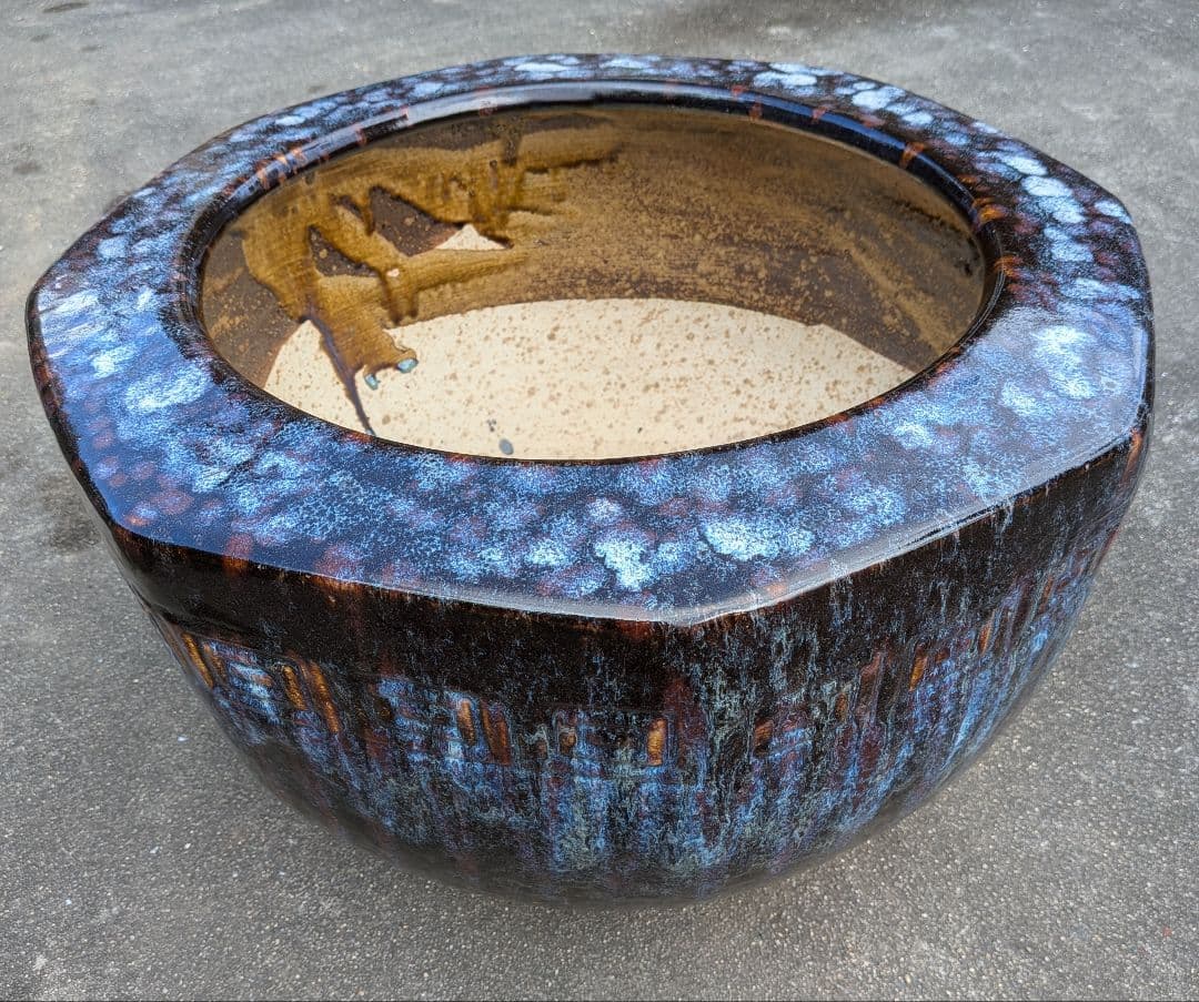 大型火鉢　青い八角形の火鉢★陶器製 直径59・内寸40.5・高さ36 青色 八角形 火鉢 - メルカリ