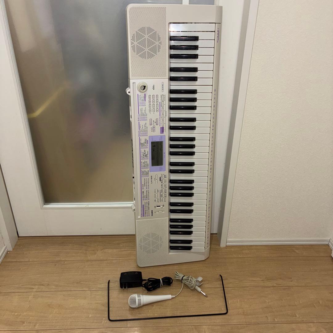 カシオ　電子キーボード　LK-122 動作良好です　光キーボード！