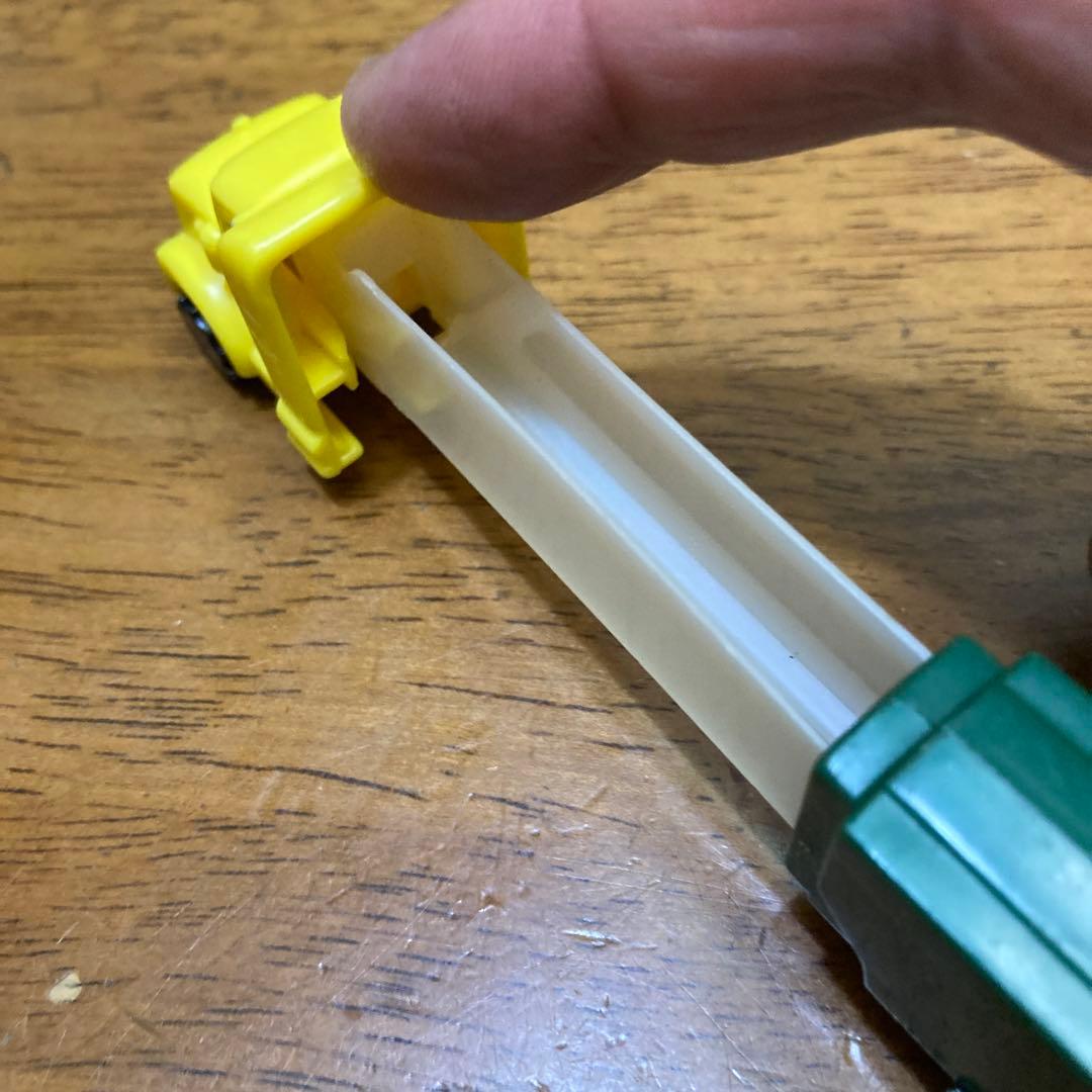 ペッツケース　PEZ トラック型ミニカー 黄色と緑色 約10cm
