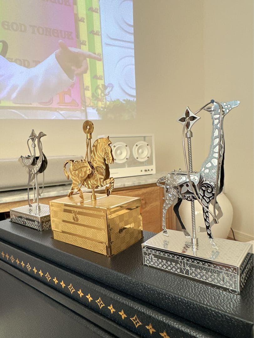 ルイ・ヴィトン ノベルティグッズ 動物彫刻