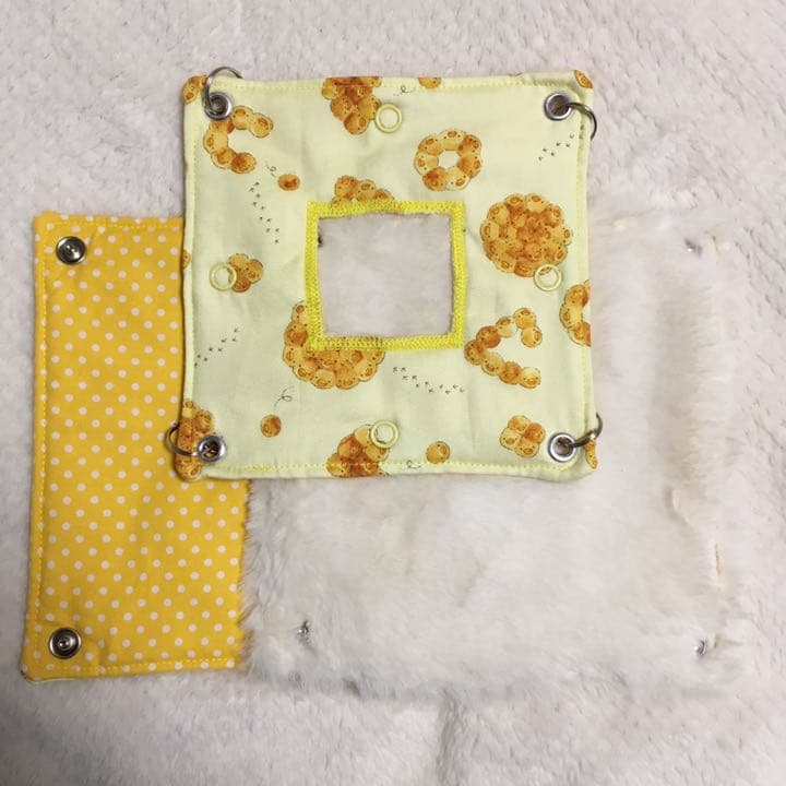 モモンガハウス（ひよ子のパン柄） 冬・春・秋仕様 ラビットボア ポーチ