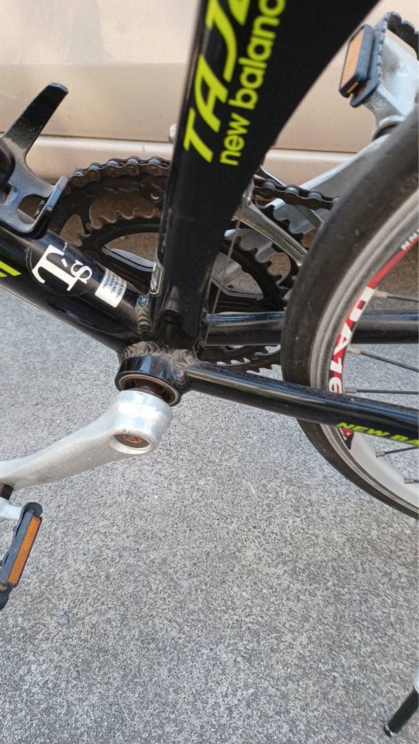 ロードバイク　NEW BALANCE Jr. TAJ24　ヘルメット付