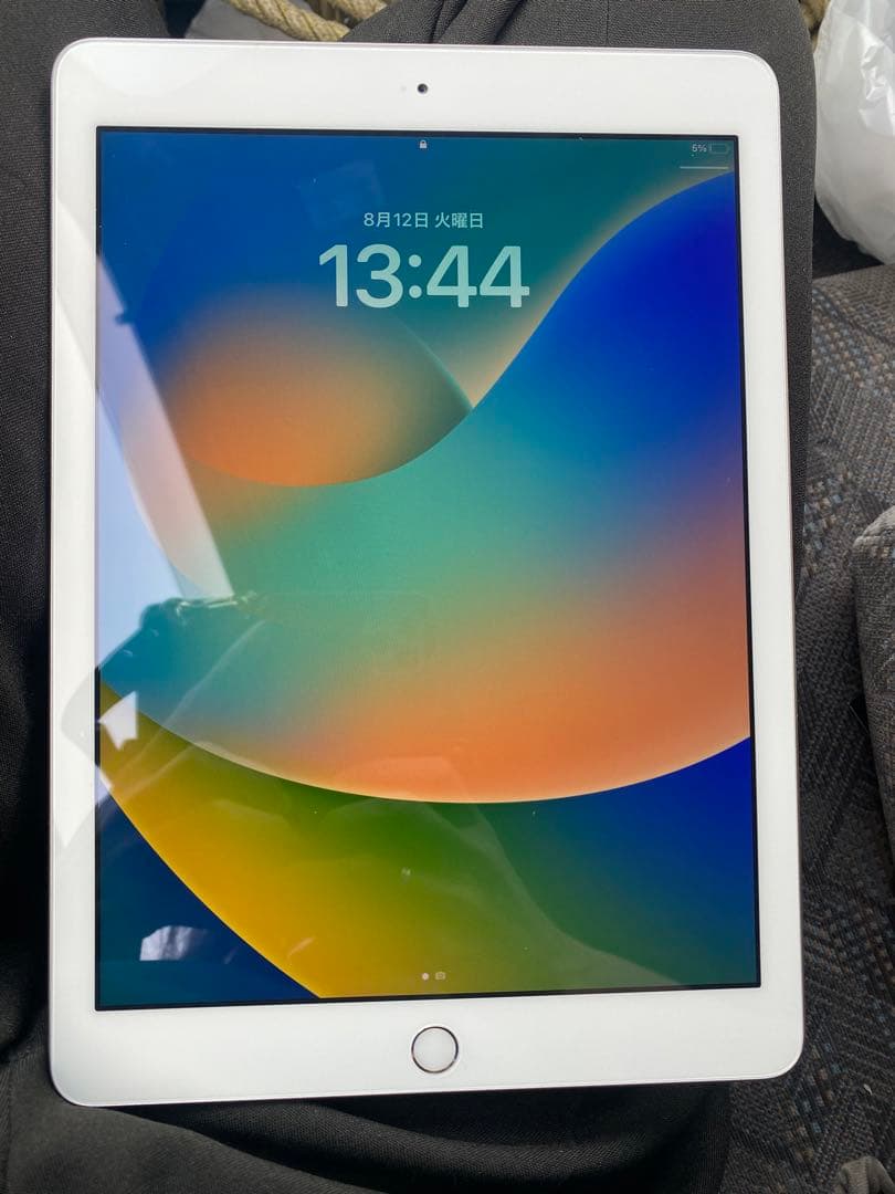 Apple iPad第八世代 シルバー 32GB SIMフリー WiFiモデル
