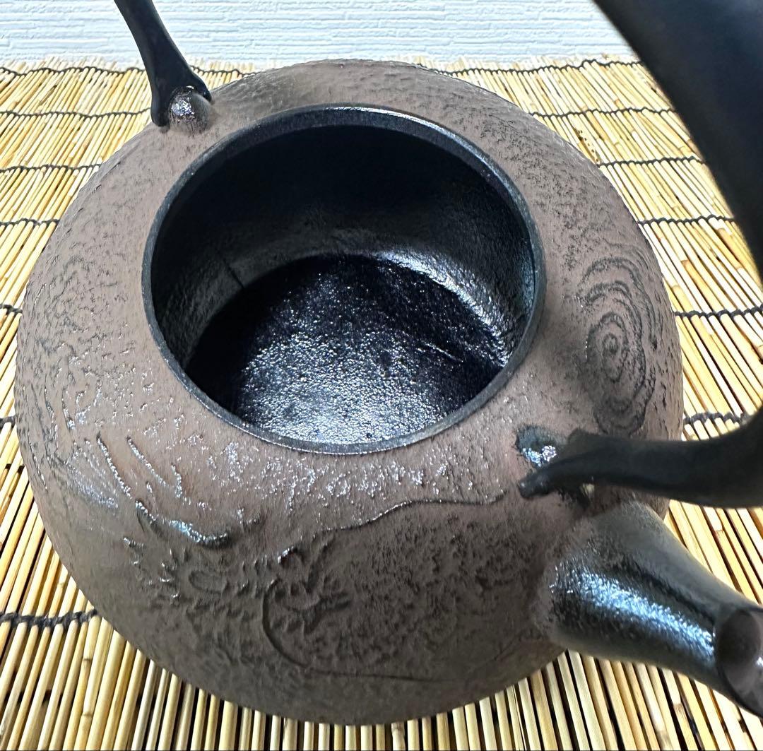 未使用品、供箱、栞、取説付　南部特製銘 １２型 龍文様　南部鉄瓶　南部鉄器