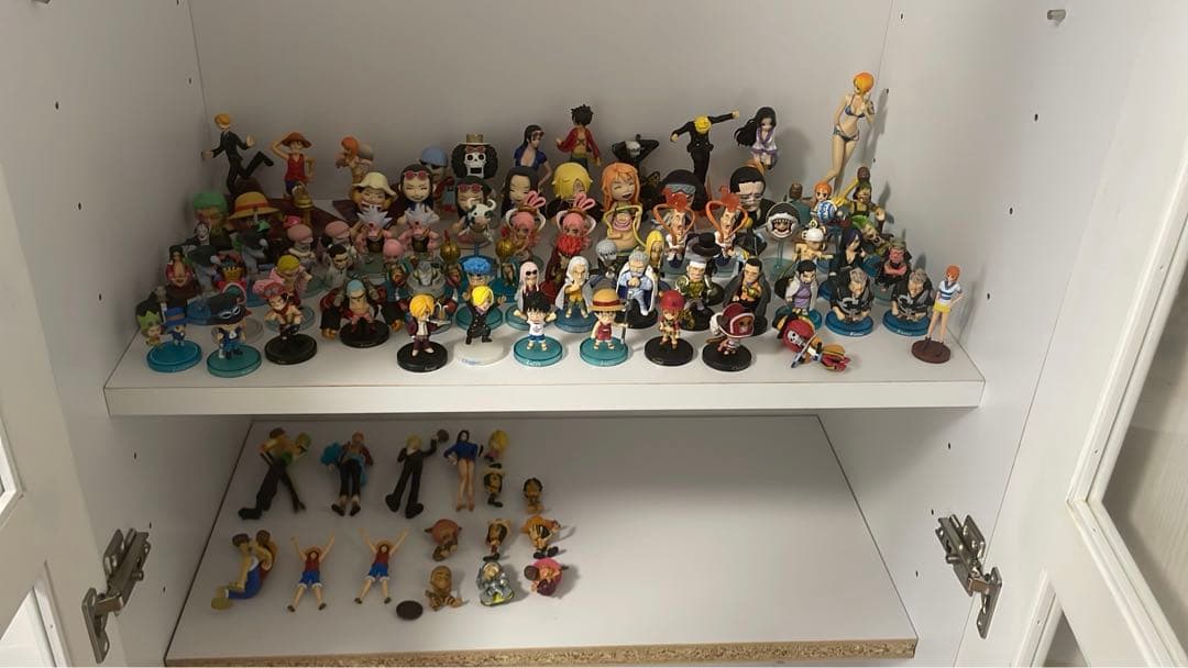 ワンピースのフィギュア100体、グッズ19個のまとめ売り