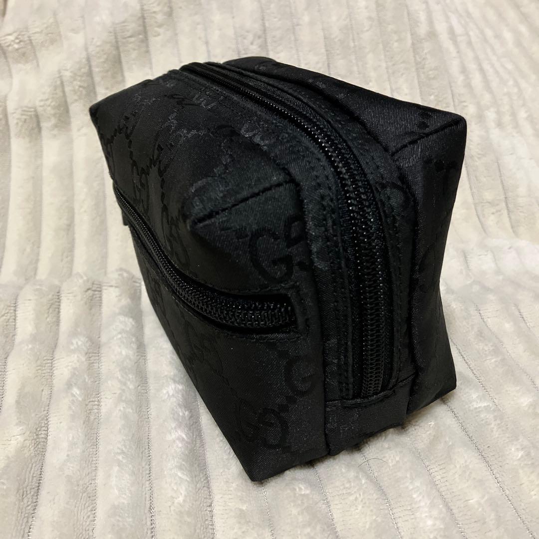 GUCCI ブラックナイロンポーチ GGパターン