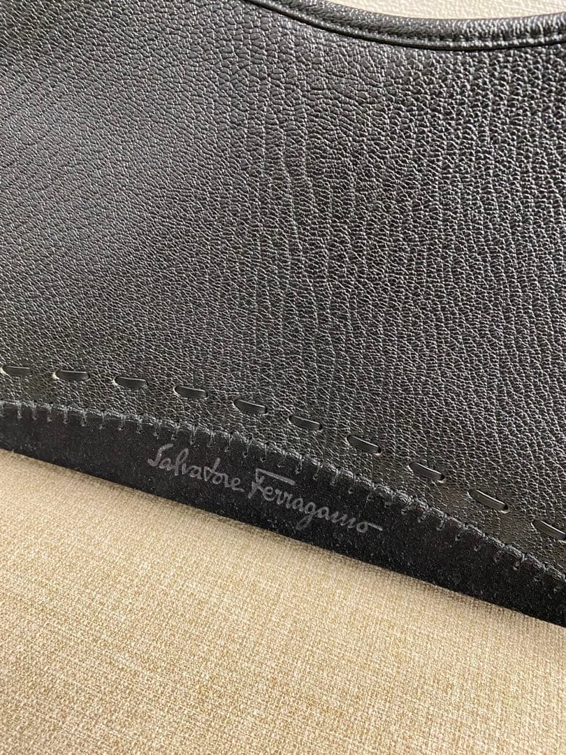 Salvatore Ferragamo 黒 レザー ハンドバッグ