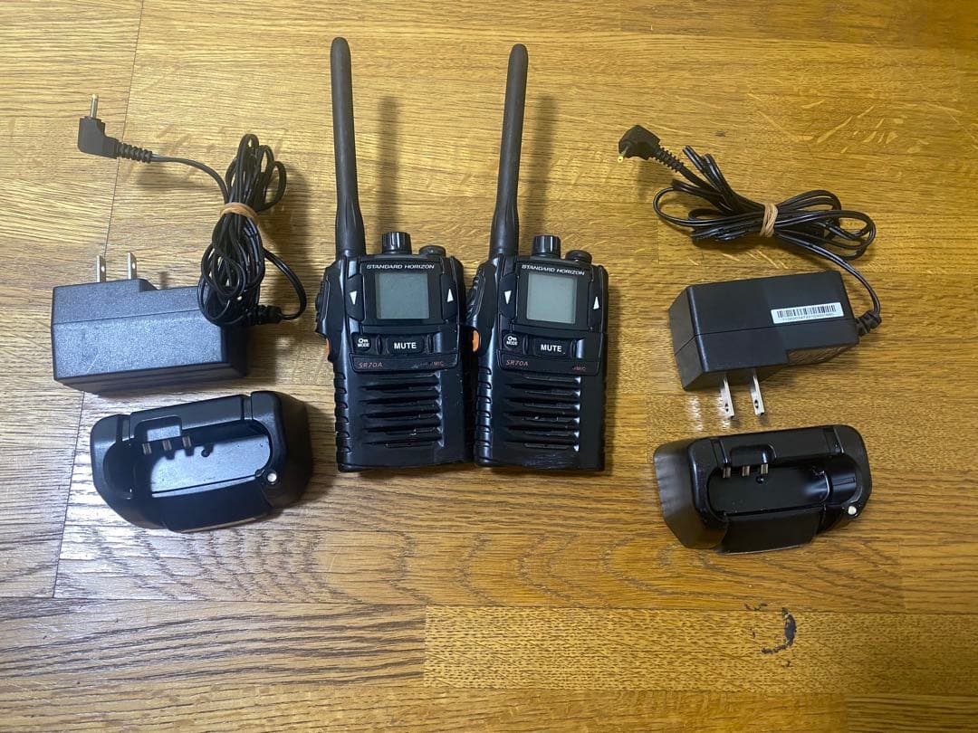 SR70A トランシーバー 2台セット 充電器付き 楽天市場】八重洲無線 SR70A用 充電器・バッテリー 2人分セット (SBR