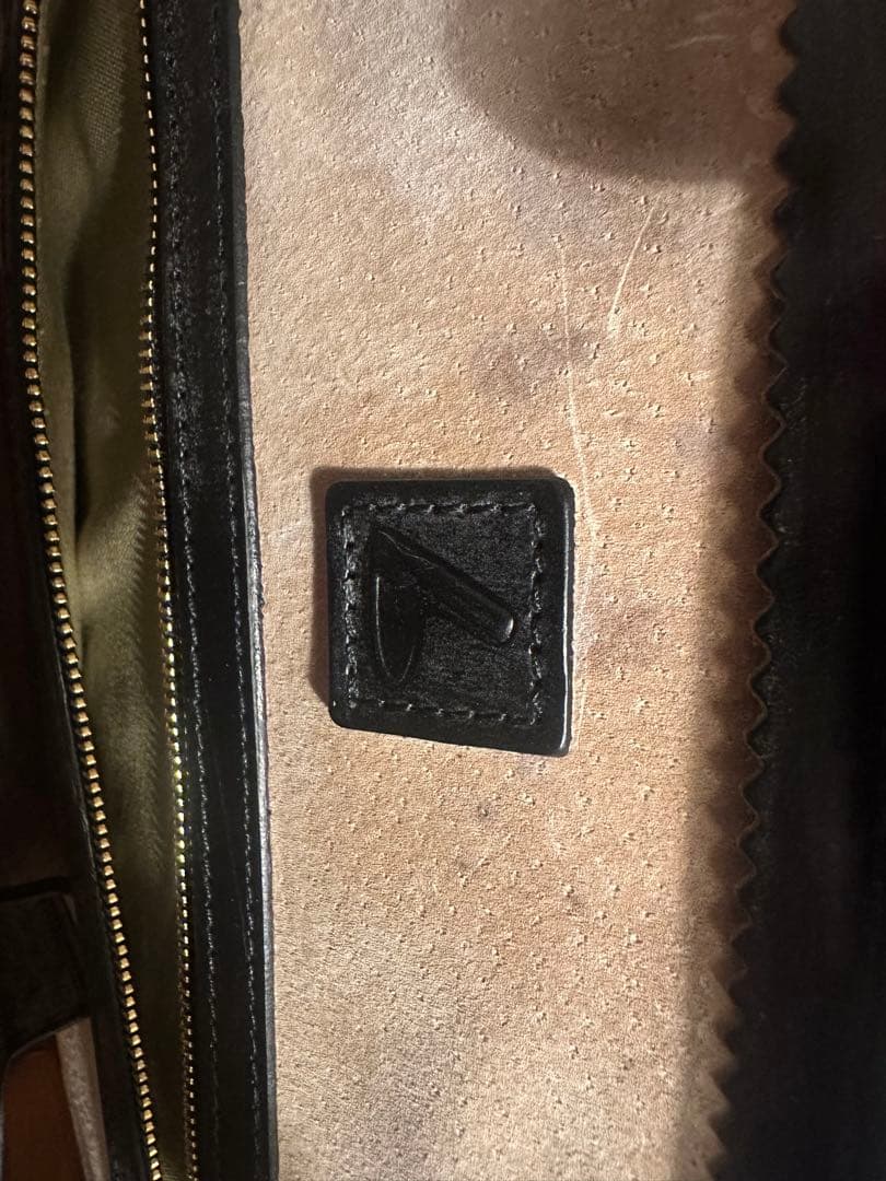 土屋鞄⭐️現行ロゴ‼️ダレスバック⭐️人気ブラック‼️定価160,000円⭐️