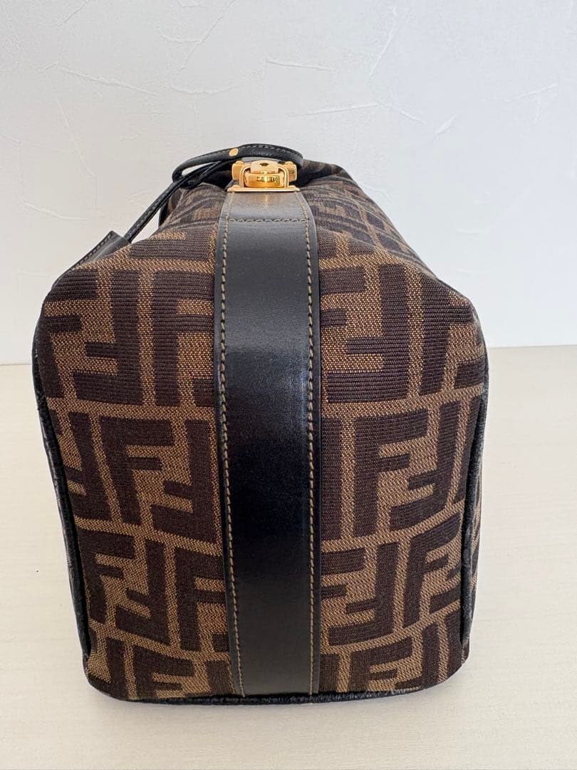 【値下げ！】FENDI フェンディ ズッカ 柄バニティバッグ ブラウン 茶