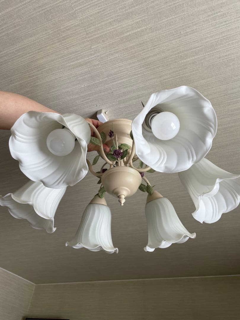 ホワイトフラワーシャンデリア 6灯