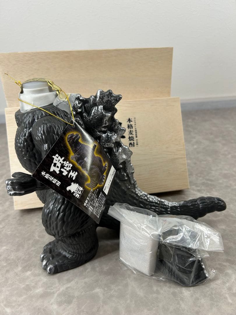 新品未開封‼️破壊王 SAKE ゴジラ 本格麦焼酎 720ml アルコール25%
