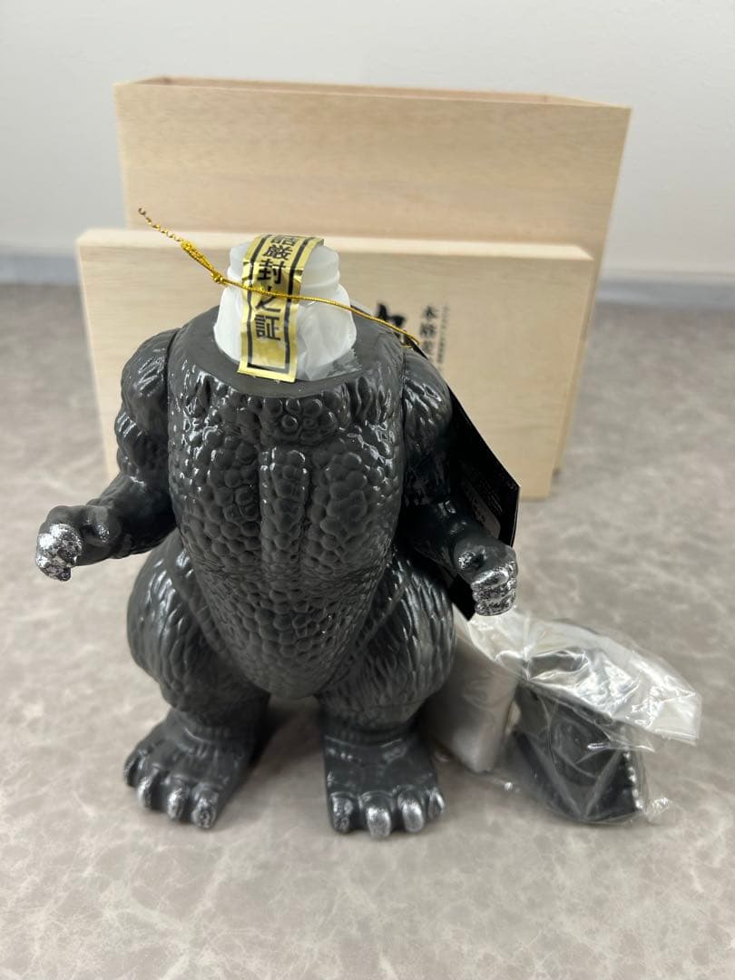 新品未開封‼️破壊王 SAKE ゴジラ 本格麦焼酎 720ml アルコール25%