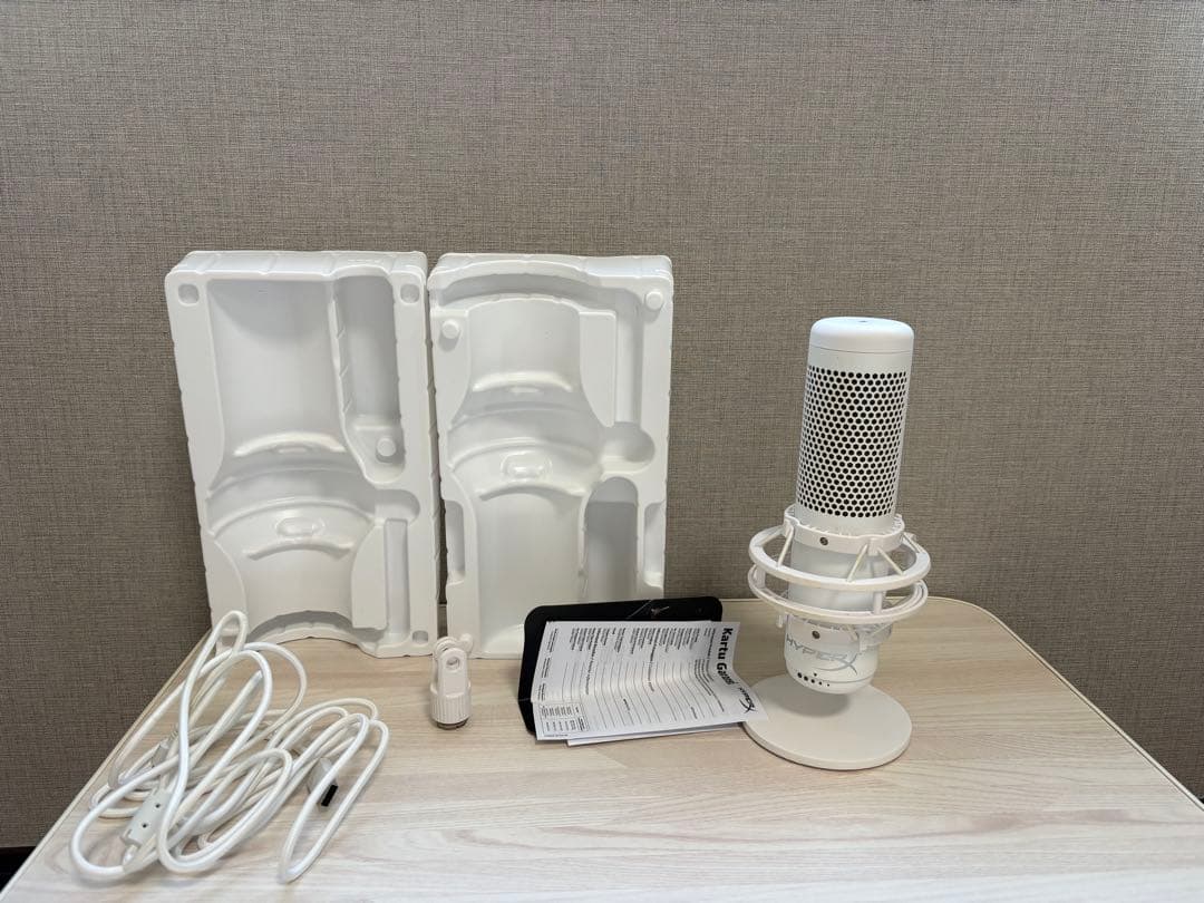 .*様 HyperX QuadCast S ホワイト (新品マイクアーム付き)