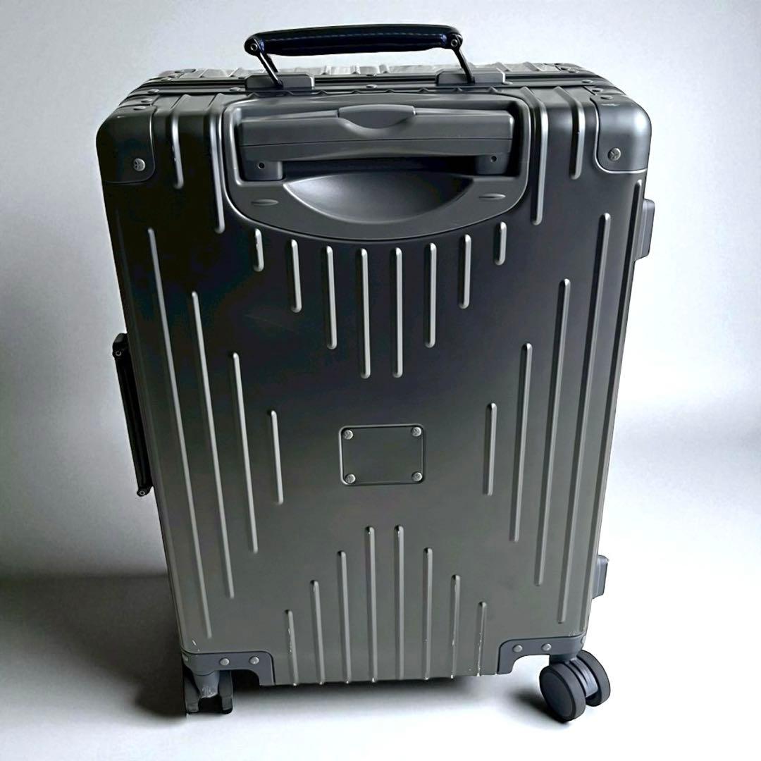 希少 ガンメタ調】イノベーター 4輪アルミスーツケース36L 機内