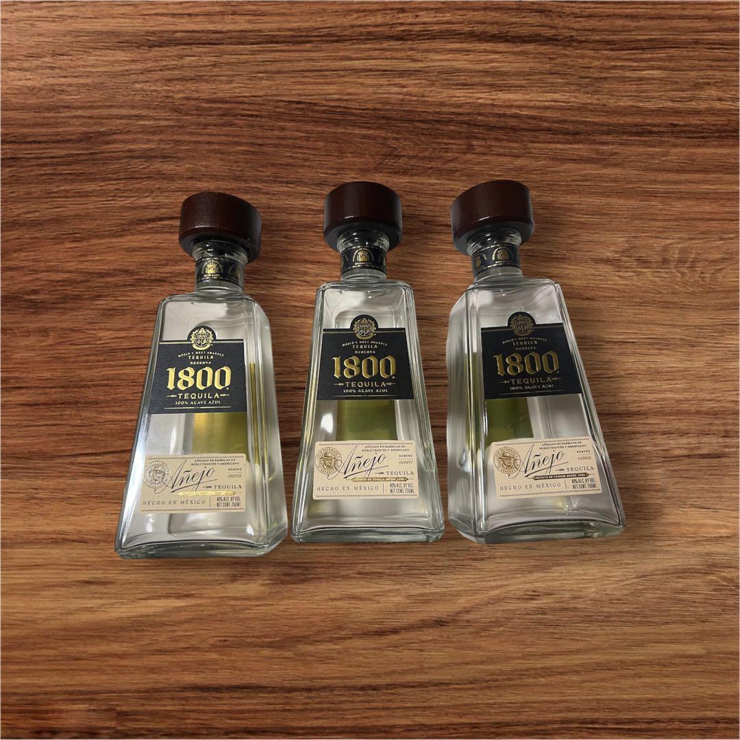 クエルボ 1800 アネホ テキーラ 40度 空き瓶 空瓶 - メルカリ