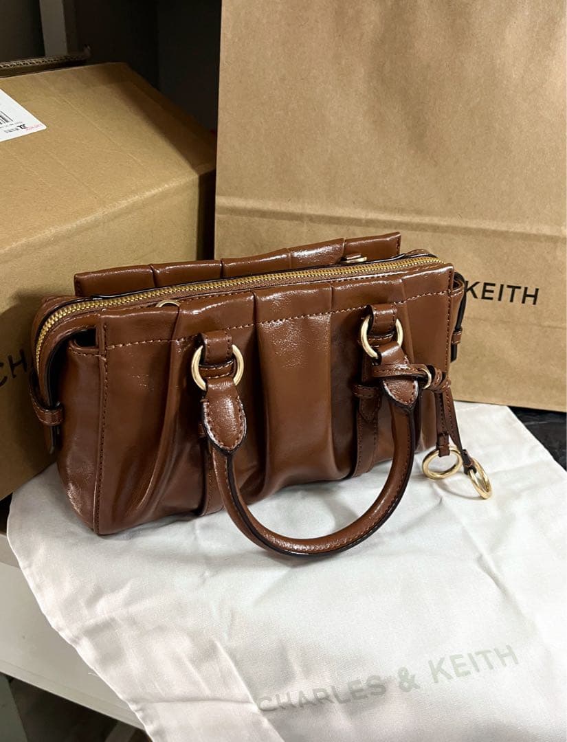 日本完売品CHARLES&KEITH 通勤ショルダー 巧克力ブラウン
