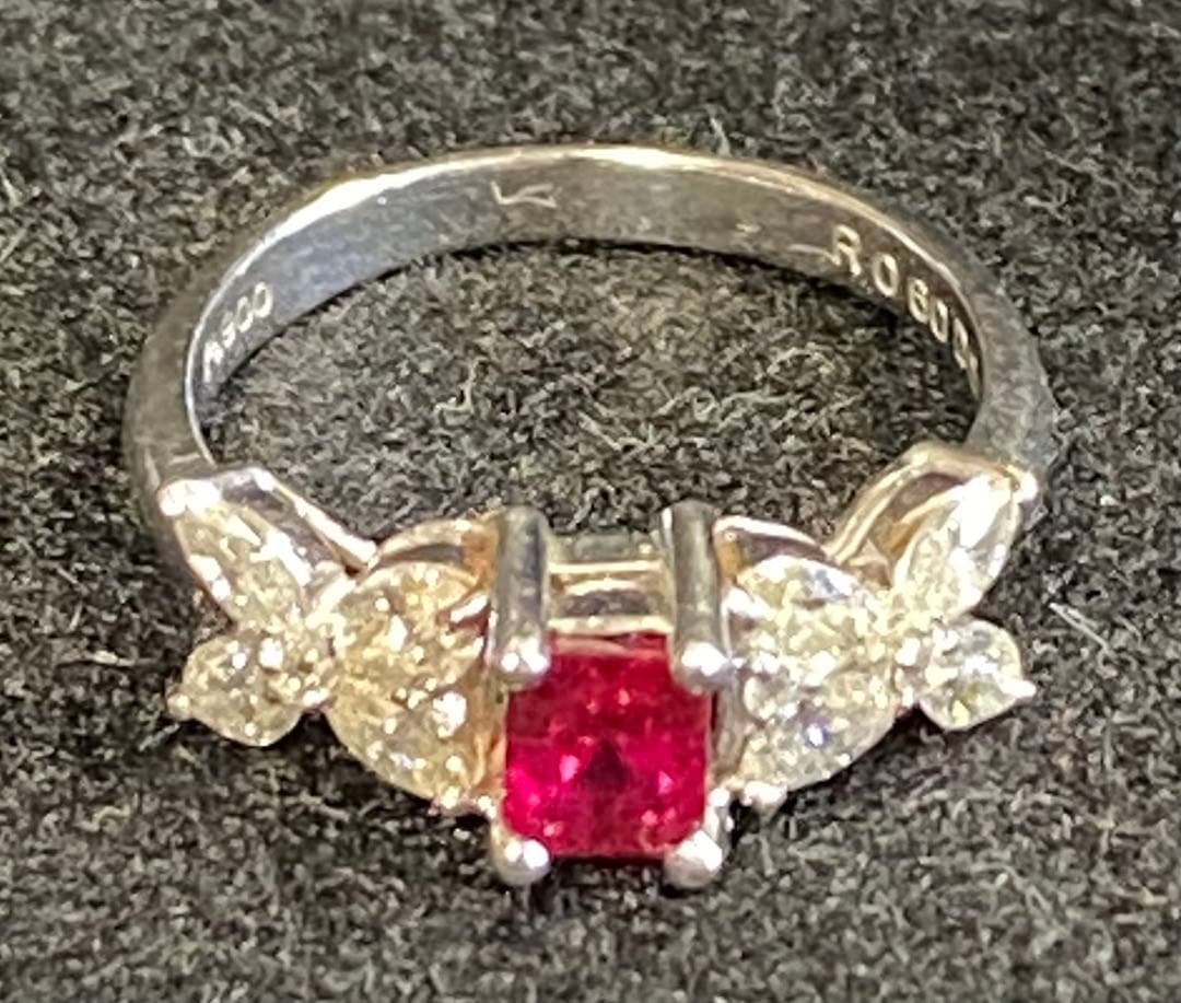 天然ルビー 天然ダイヤモンド プラチナ フラワーデザインリング 鑑別書付き