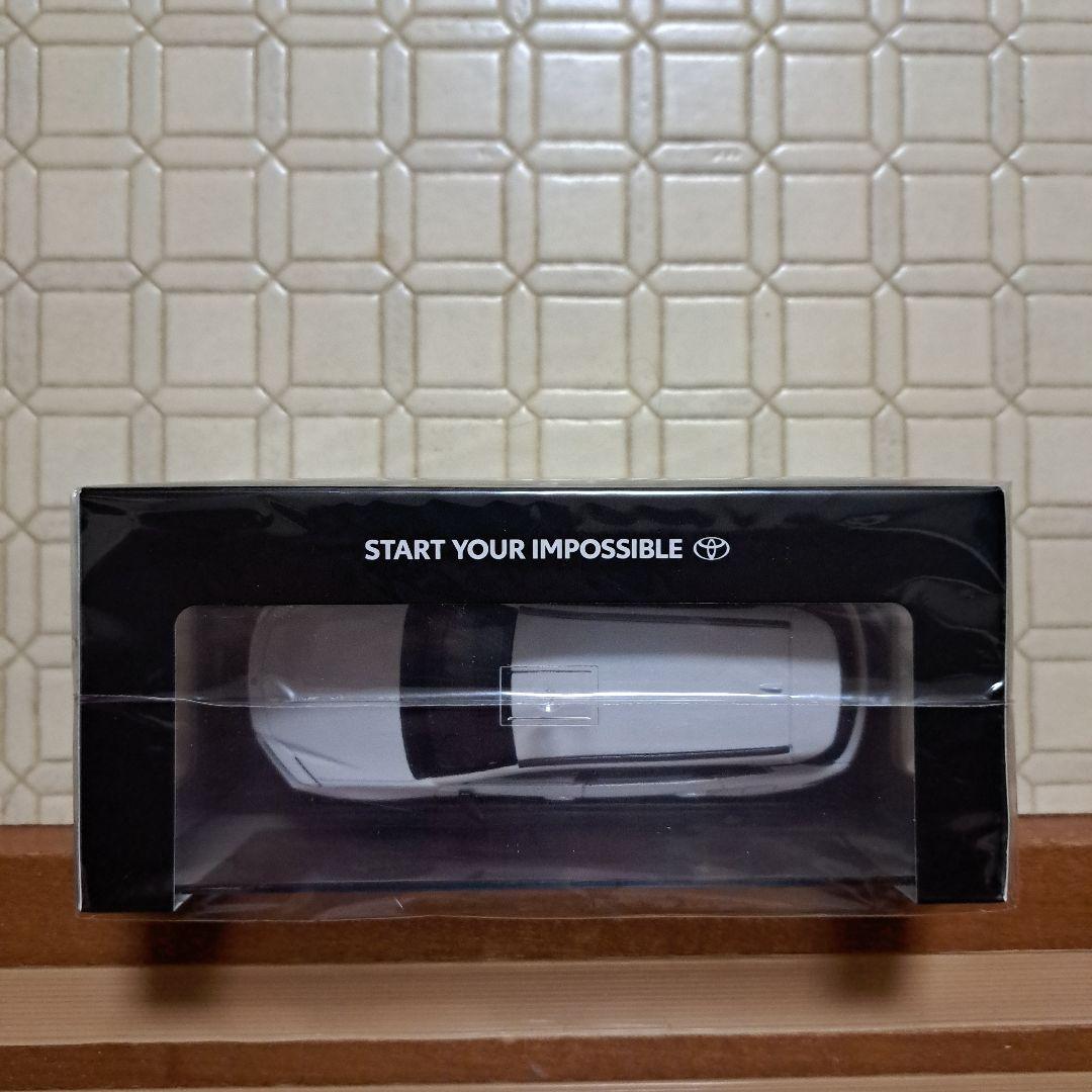 トヨタ CROWN ESTATE ミニカー ホワイト